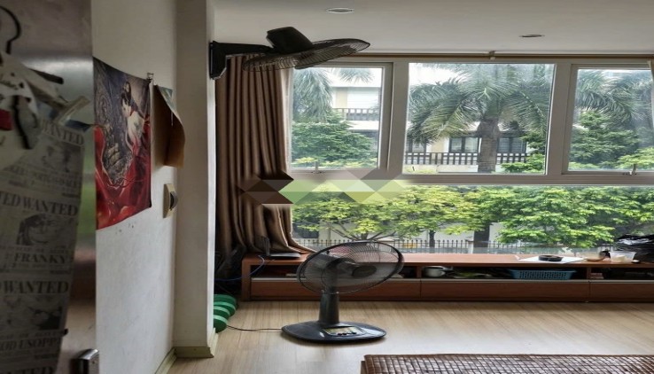Chính chủ cho thuê nhà mặt phố kinh doanh Spa, VP, TT dạy học Trần Quốc Hoàn, Cầu Giấy.